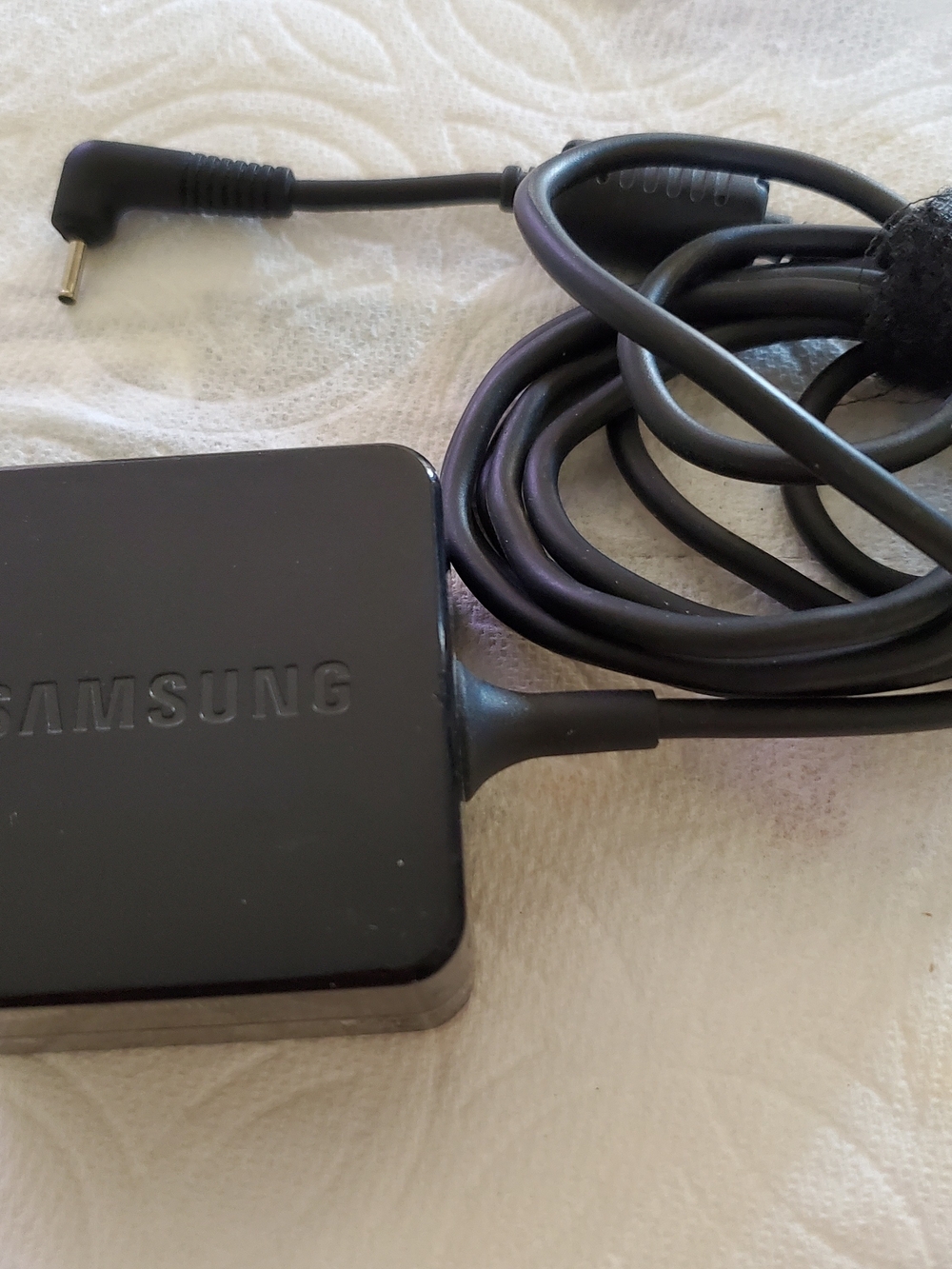 Samsung Black Power Adapter with Right-Angle DC Plug / Chromebook